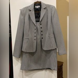 Houndstooth NYP skirt suit size 8